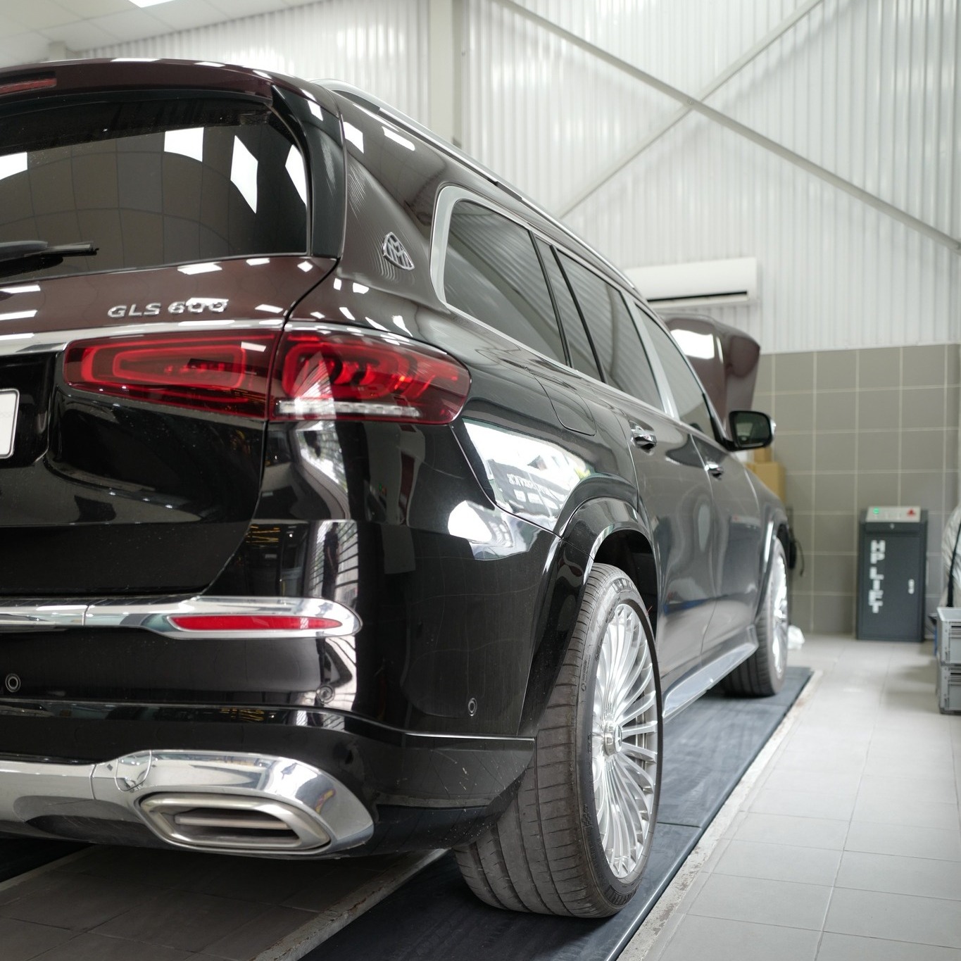 Bao duong dinh ki Mercedes GLS 600 Maybach 5