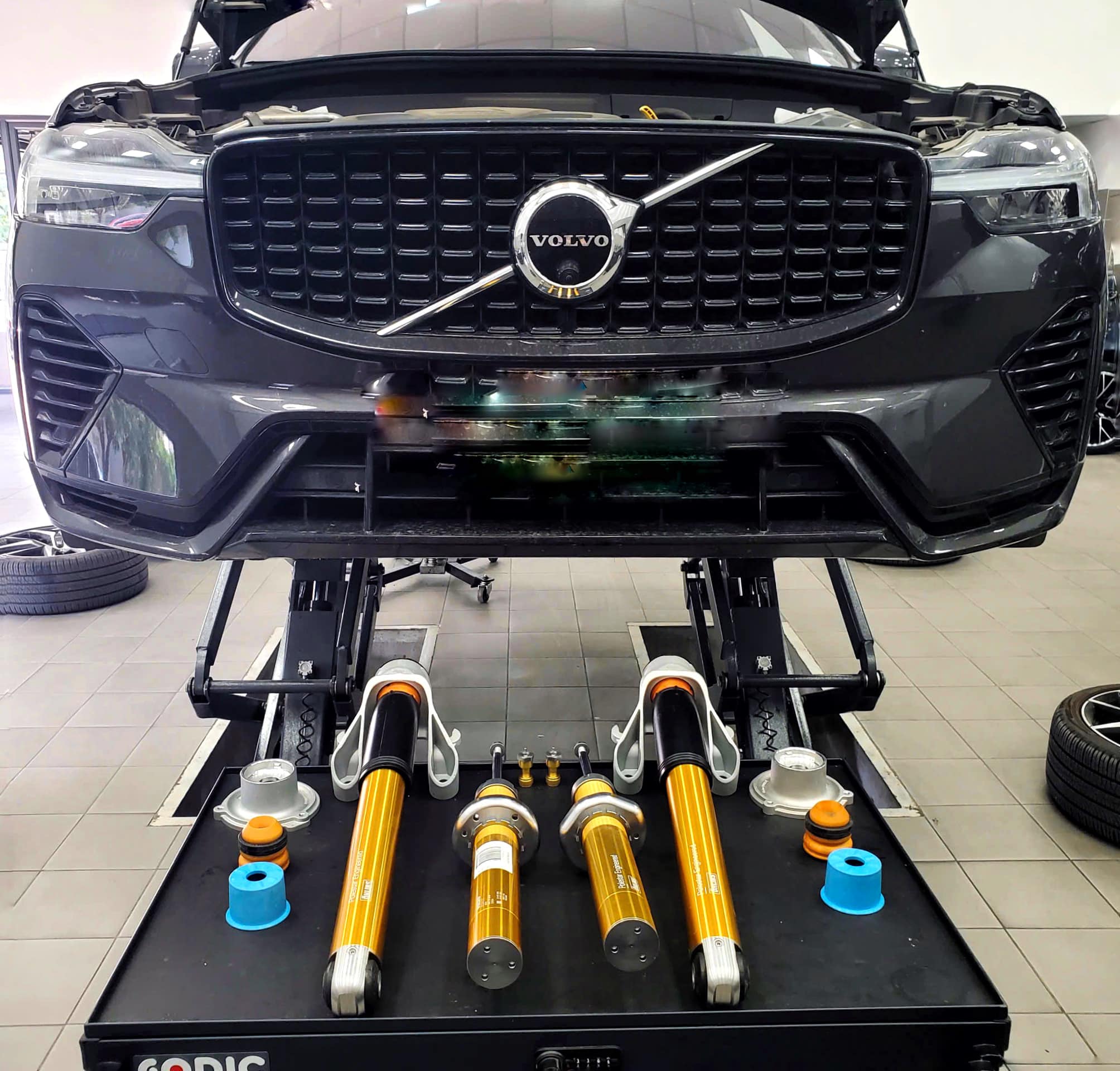 Thay phuoc Ohlins tren Volvo XC60 1